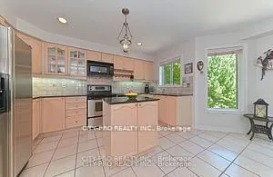5121 Parkplace Circ, Mississauga, ON L5V 2M1