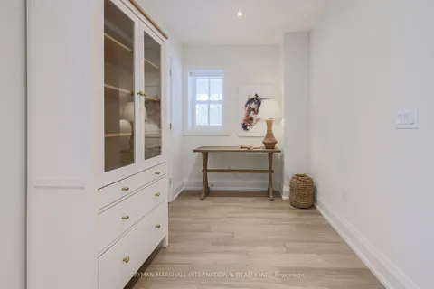 1207 Lorne Park Rd, Mississauga, ON L5H 3A7