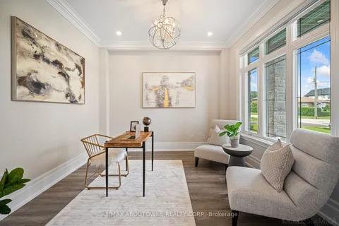 350 Weighton Dr, Oakville, ON L6K 2R4