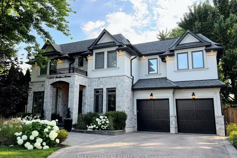 1325 Sheldon Ave, Oakville, ON L6L 2P9