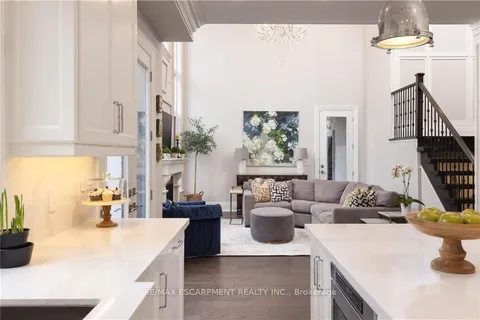 1325 Sheldon Ave, Oakville, ON L6L 2P9