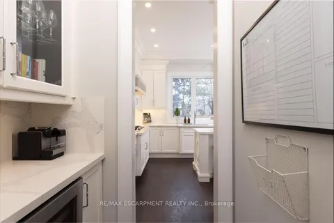 1325 Sheldon Ave, Oakville, ON L6L 2P9
