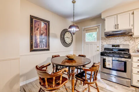 3389 Rockwood Dr, Burlington, ON L7N 3H6