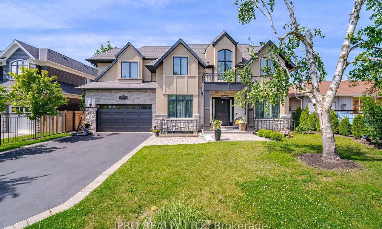 574 Stephens Cres, Oakville, ON L6K 1Y3