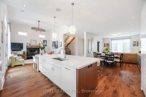 574 Stephens Cres, Oakville, ON L6K 1Y3