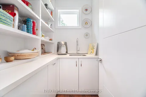 574 Stephens Cres, Oakville, ON L6K 1Y3