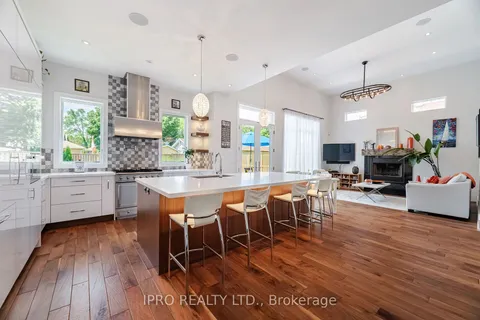 574 Stephens Cres, Oakville, ON L6K 1Y3