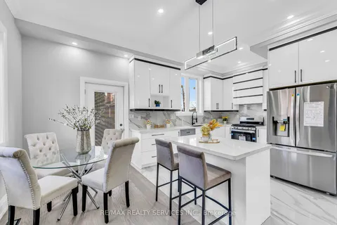 5 Baskerville Cres, Toronto, ON M9C 1T6