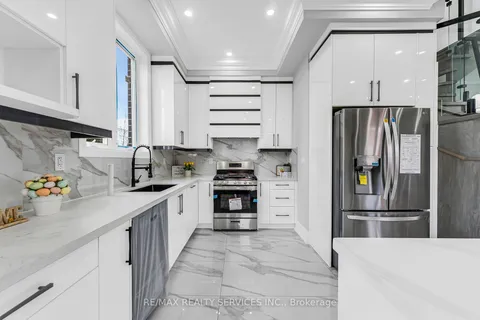 5 Baskerville Cres, Toronto, ON M9C 1T6