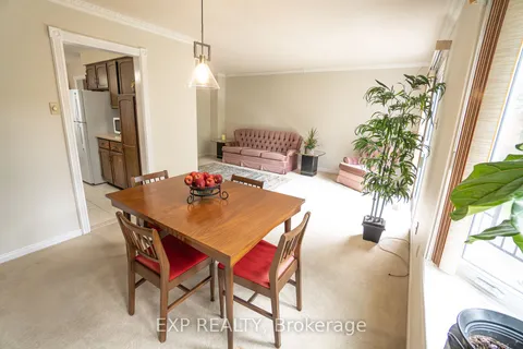 1666 Shale Oak Mews, Mississauga, ON L4W 2L8