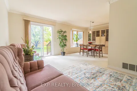 1666 Shale Oak Mews, Mississauga, ON L4W 2L8
