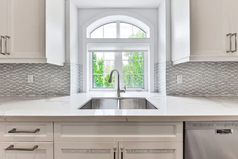 48 Rebecca St, Oakville, ON L6K 1J1