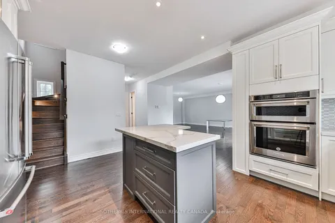 48 Rebecca St, Oakville, ON L6K 1J1
