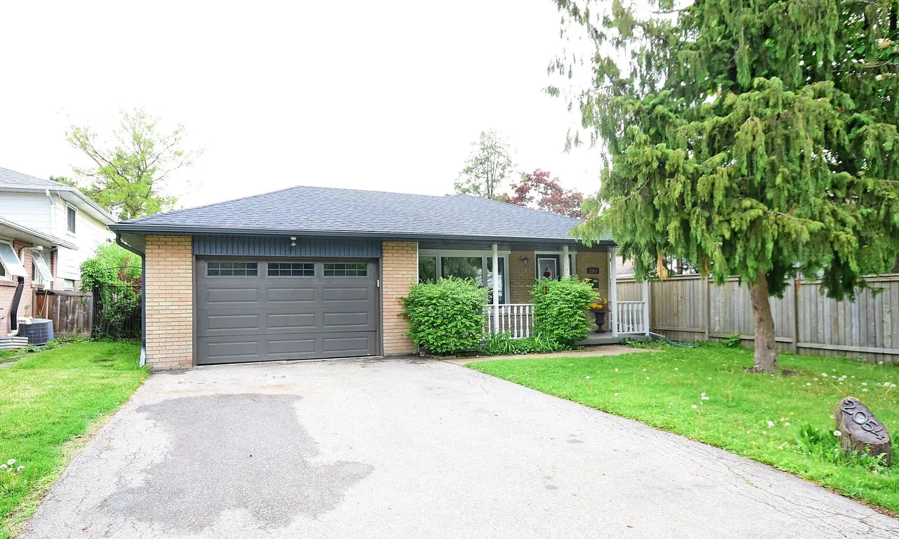 2054 Davebrook Rd, Mississauga, ON L5J 3M5
