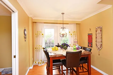 2054 Davebrook Rd, Mississauga, ON L5J 3M5