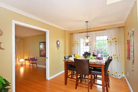 2054 Davebrook Rd, Mississauga, ON L5J 3M5