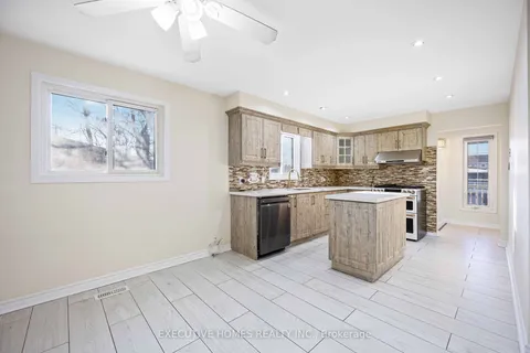 307 Royal Salisbury Way, Brampton, ON L6V 3G4