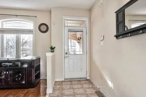13 Percy Gate, Brampton, ON L7S 3S1