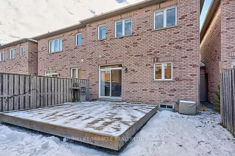 13 Percy Gate, Brampton, ON L7S 3S1