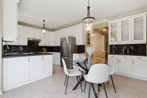 3136 Baron Dr, Mississauga, ON L5M 6V7