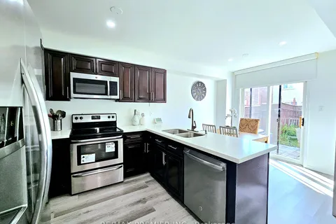 24 Rivermere Crt, Brampton, ON L7A 1R4