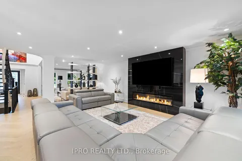 5103 Royal Mills Crt, Mississauga, ON L5M 4X9