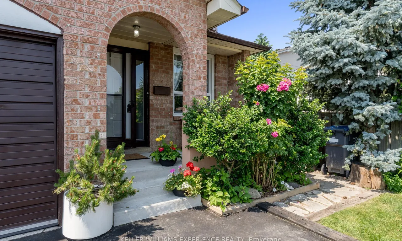 15 Thorson Gate, Brampton, ON L6V 3W8