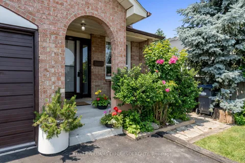 15 Thorson Gate, Brampton, ON L6V 3W8