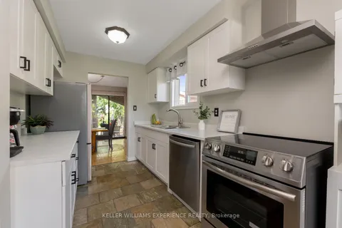 15 Thorson Gate, Brampton, ON L6V 3W8