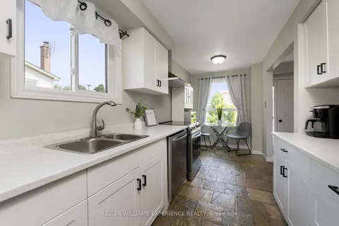 15 Thorson Gate, Brampton, ON L6V 3W8