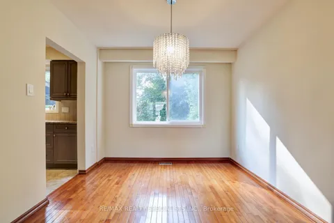 2143 Perran Dr, Mississauga, ON L5K 1L9