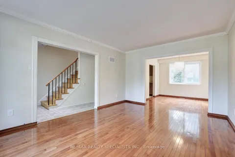 2143 Perran Dr, Mississauga, ON L5K 1L9