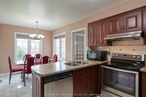 7 Duggan Dr, Brampton, ON L6Y 4K8