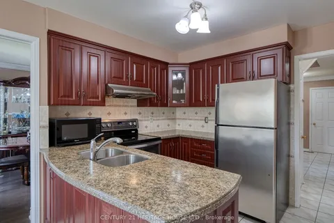 7 Duggan Dr, Brampton, ON L6Y 4K8