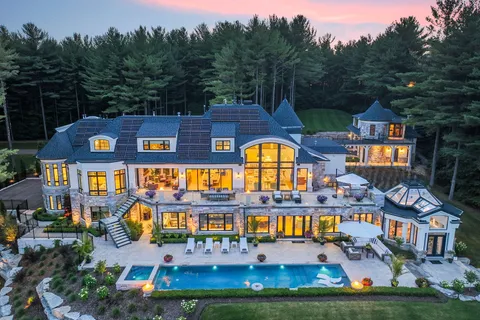 15466 The Gore Rd, Caledon, ON L7C 3E5