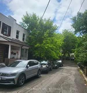 19 Brad St, Toronto, ON M6P 1M9