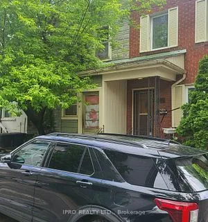 19 Brad St, Toronto, ON M6P 1M9