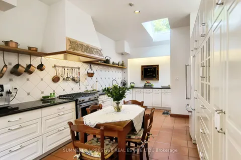 4657 Dundas St, Toronto, ON M9A 1A4