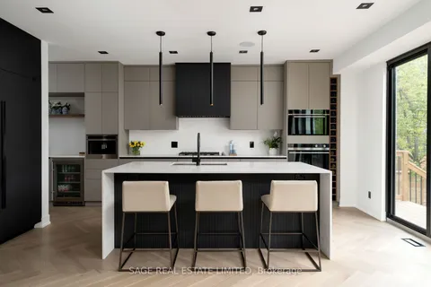 1175 Ogden Ave, Mississauga, ON L5E 2G8