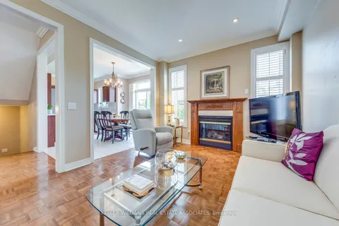 5621 Watersfield Ave, Mississauga, ON L5M 7E9