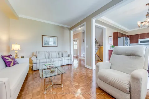 5621 Watersfield Ave, Mississauga, ON L5M 7E9
