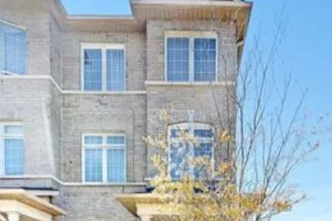 7035 Rexwood Rd, Mississauga, ON L4T 4M7