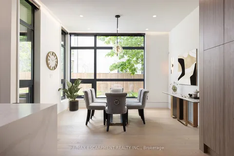 363 Burton Rd, Oakville, ON L6K 2L3