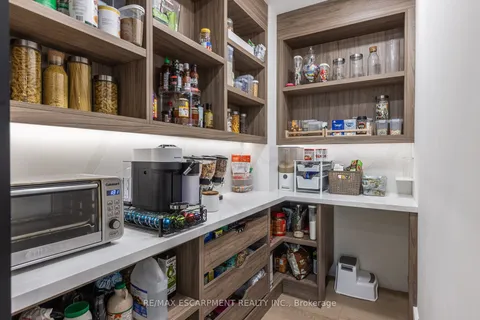 363 Burton Rd, Oakville, ON L6K 2L3