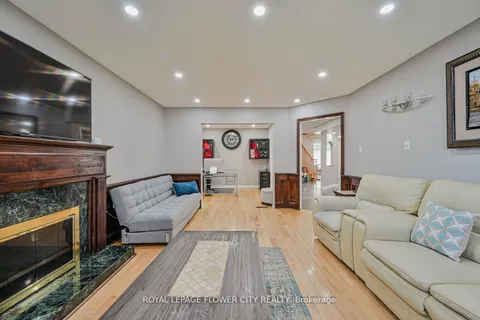 2 Black Hills Crt, Brampton, ON L6R 1J5