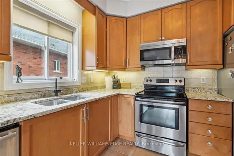 2232 Creekview Dr, Burlington, ON L7M 4N5