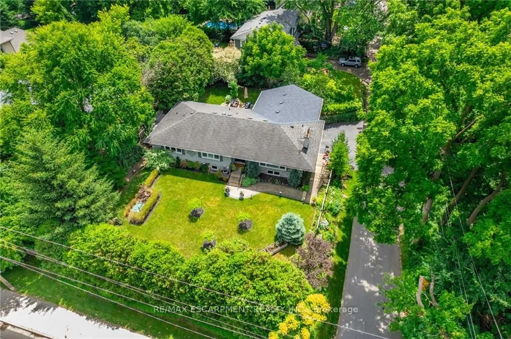 4306 Lakeshore Rd, Burlington, ON L5L 1A8