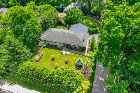 4306 Lakeshore Rd, Burlington, ON L5L 1A8