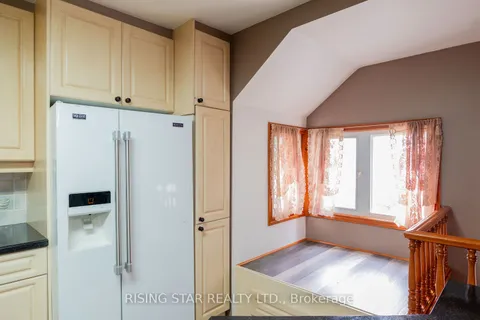 13 Murray St, Brampton, ON L6X 1R6