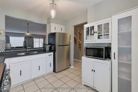 1039 Blairholm Ave, Mississauga, ON L5C 1G5